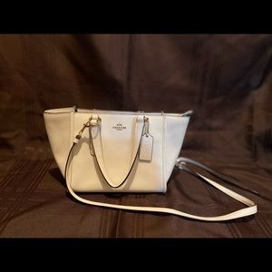 ⚪️ Coach Crossbody ⚪️